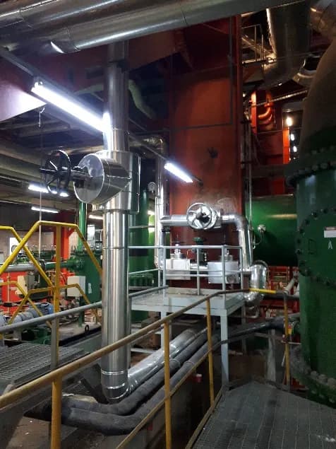 Cañerías y válvulas con aislación térmica